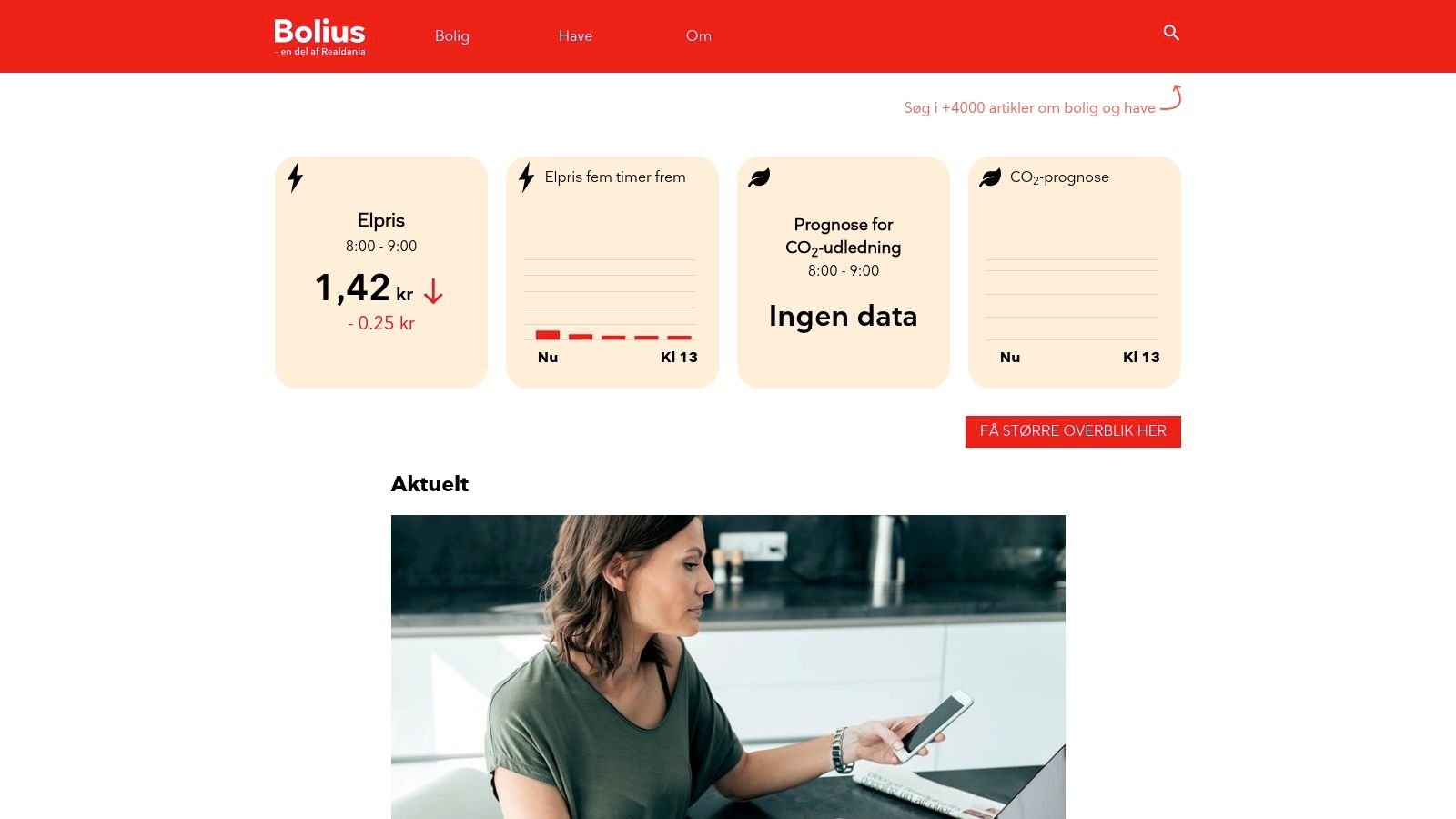Billede af boligpriser og energimåling på en digital skærm.